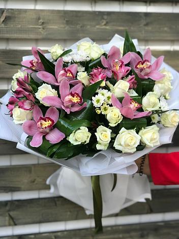 Букет цветов из: Розы и Хризантемы в Насадкино