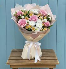 Букет цветов из:  Гвоздики, Орхидеи и Розы #REPLACE_PRED# Насадкино