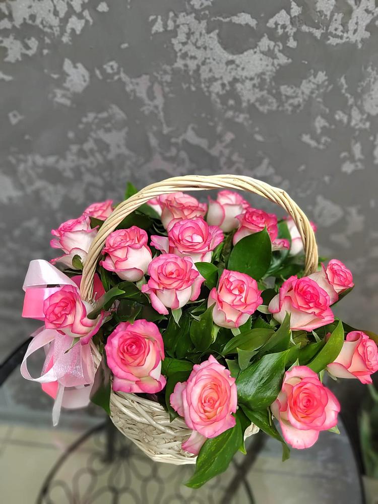 Цветочная композиция из Розы в корзине в Насадкино