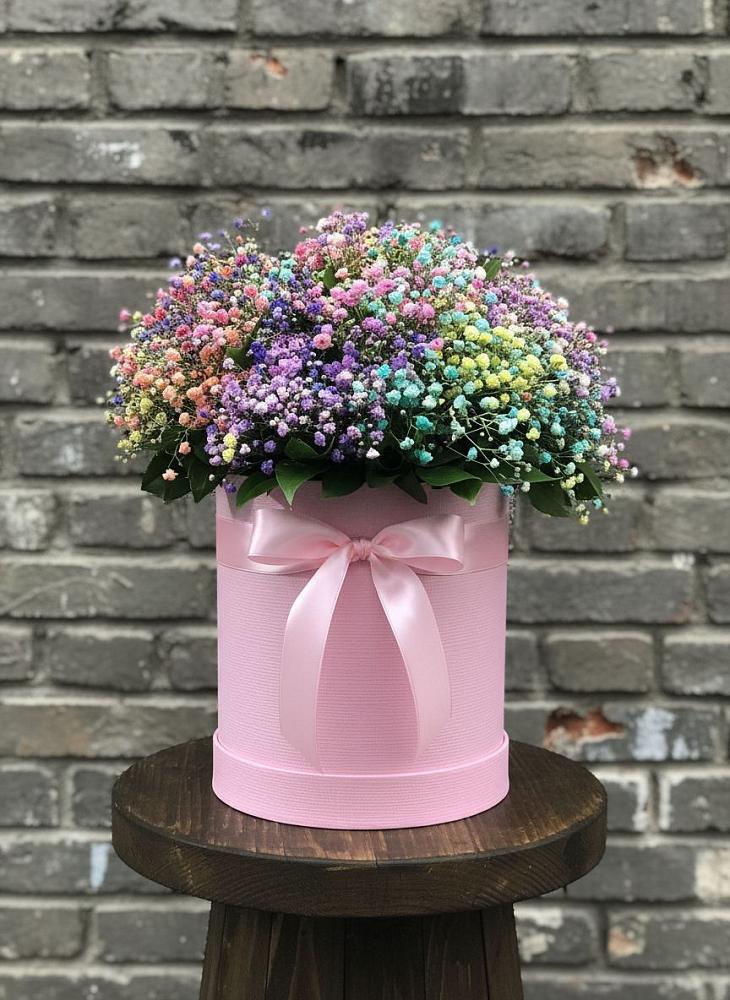 Цветочная композиция из Гипсофила и Розы в шляпной коробке в Насадкино