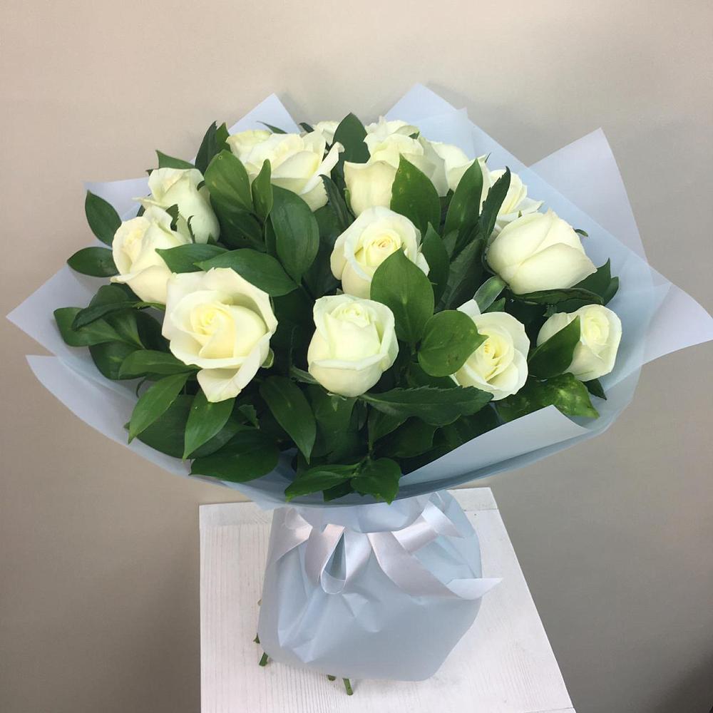 Букет 15 Белых роз Проуд в Насадкино
