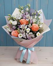 Букет цветов из:  Лизиантусы, Розы, Альстромерии и Гипсофила в Насадкино