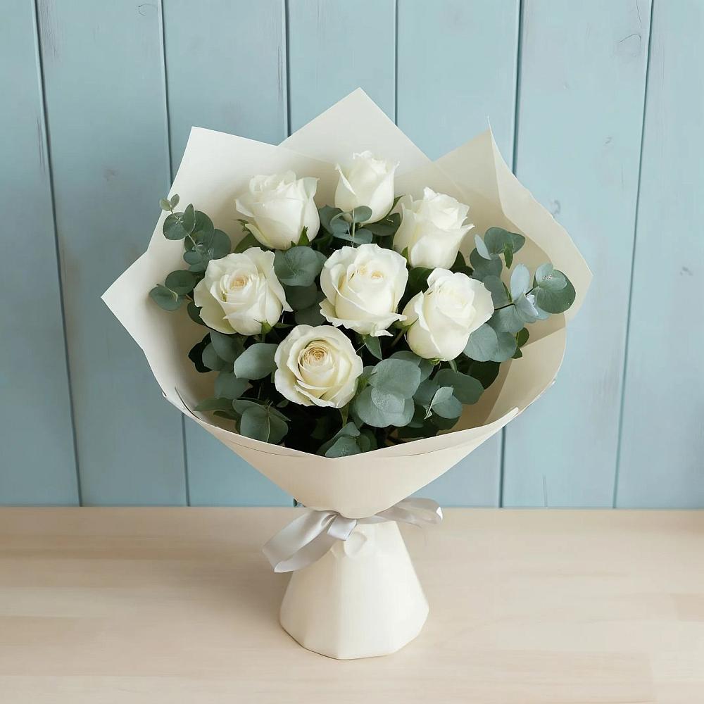 Букет Белые розы в Эвкалипте в Насадкино