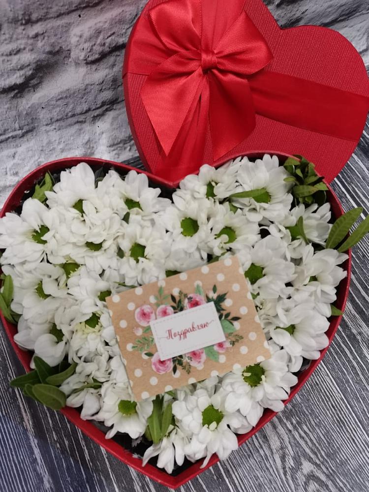 Цветочная композиция из Хризантемы в виде сердца в Насадкино