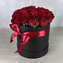 Цветочная композиция из Розы в шляпной коробке в Насадкино