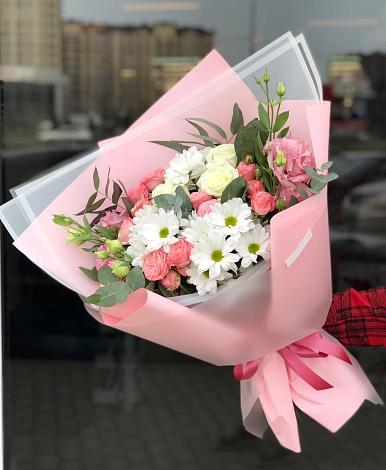 Букет цветов из: Розы, Лизиантусы и Хризантемы в Насадкино